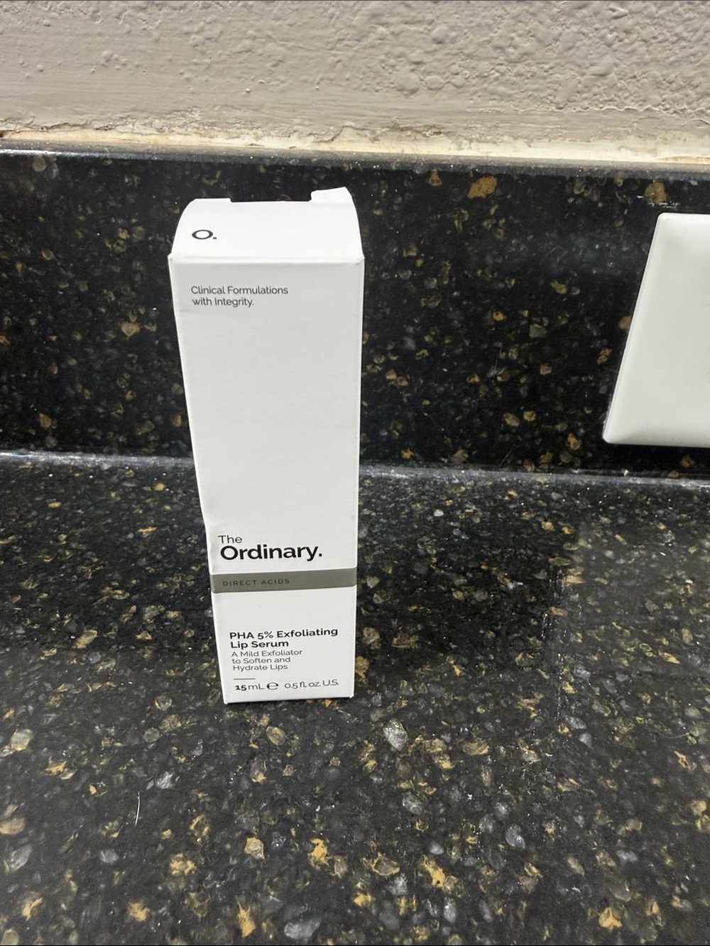 The Ordinary PHA 5% Exfoliating Lip Serum – White